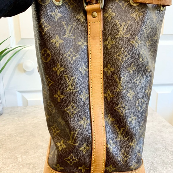 Authentic Louis Vuitton Neo petit GM - Picture 3 of 14